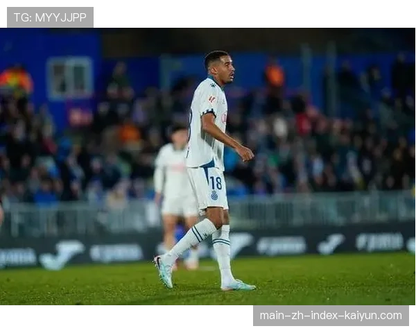 卡布雷拉头球防空稳健 西班牙人后卫定位球战术中的重要棋子